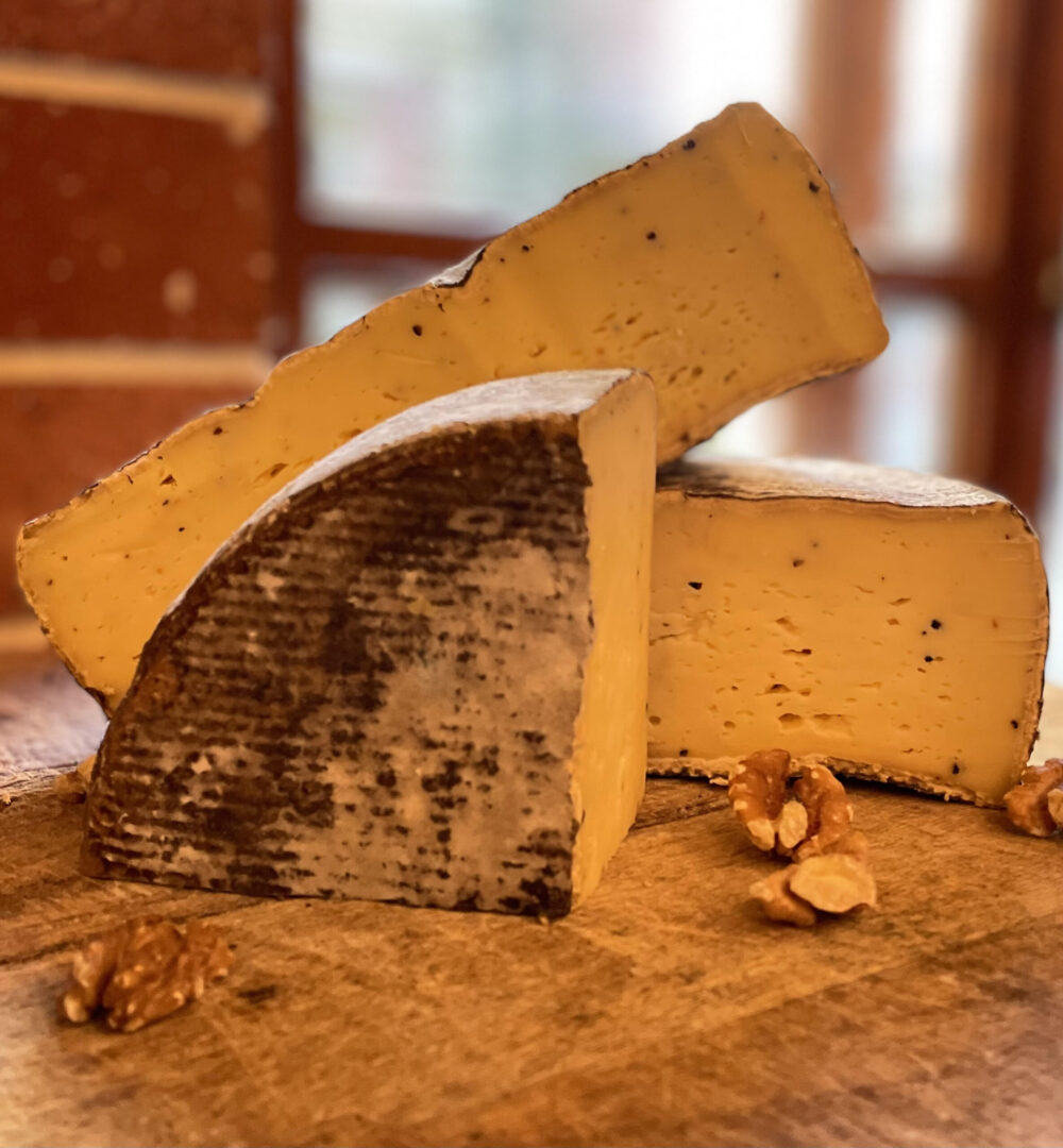 Tomme de Savoie z letnią truflą