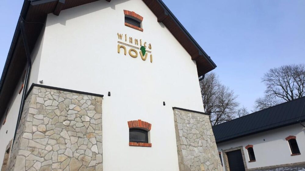 Wino polskie białe półsłodkie Cuvée Blanc