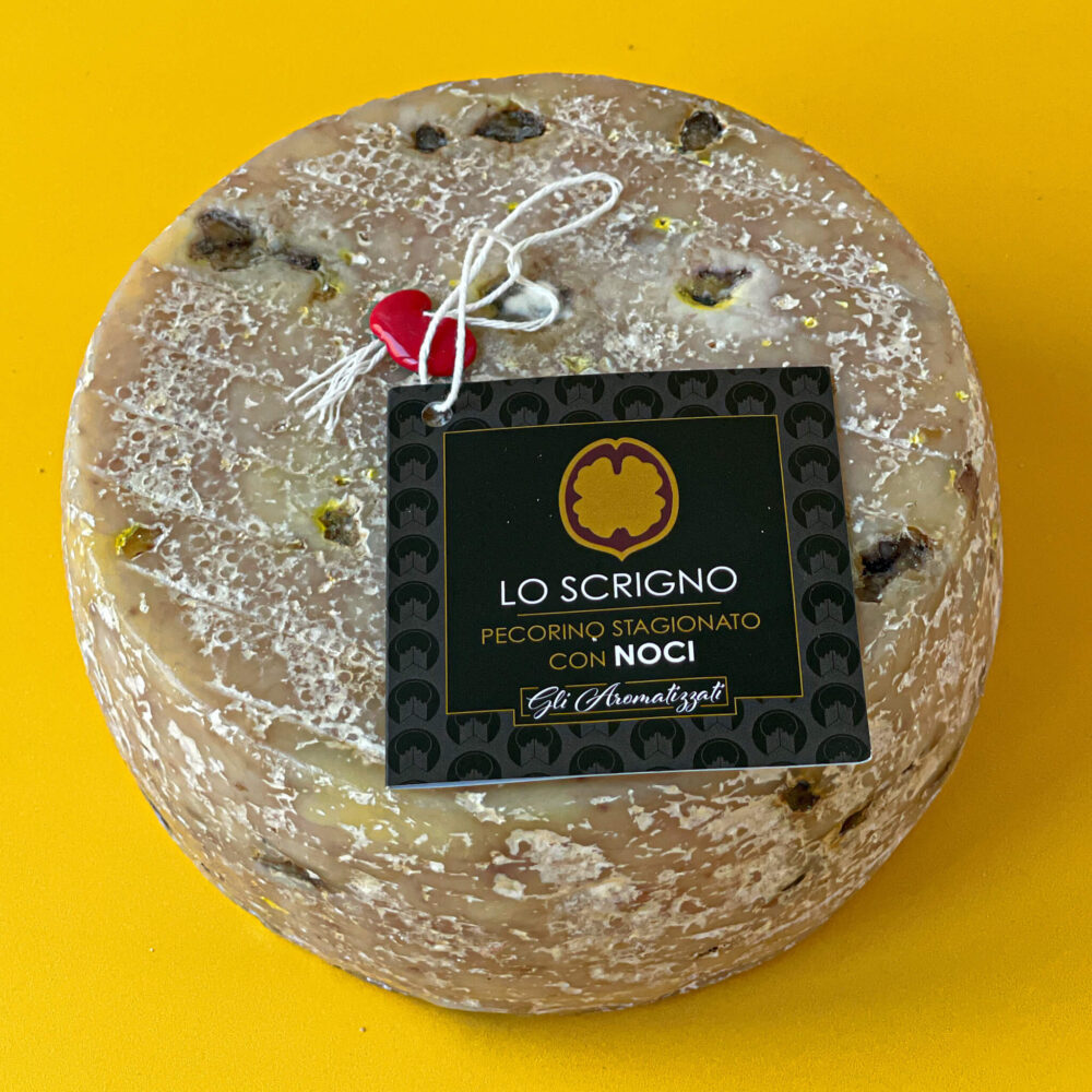 Ser pecorino z orzechami włoskimi (Pecorino Toscano alle noci)