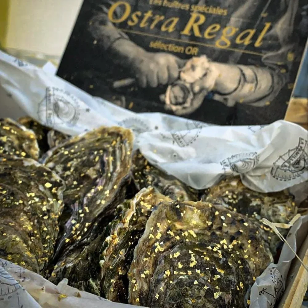 Ostryga Ostra Regal Selection z płatkami złota
